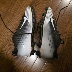 Nike Men's Vapor Baseball Cleats Size 9.5.- Pre Owned Baseball Cleats
